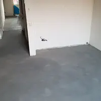 Пример работ по укладке полусухой стяжки пола в трехкомнатной квартире в Люберцах